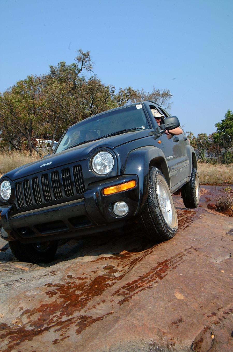 Jeep Cherokee 2002 года  (фото 99 из 130)